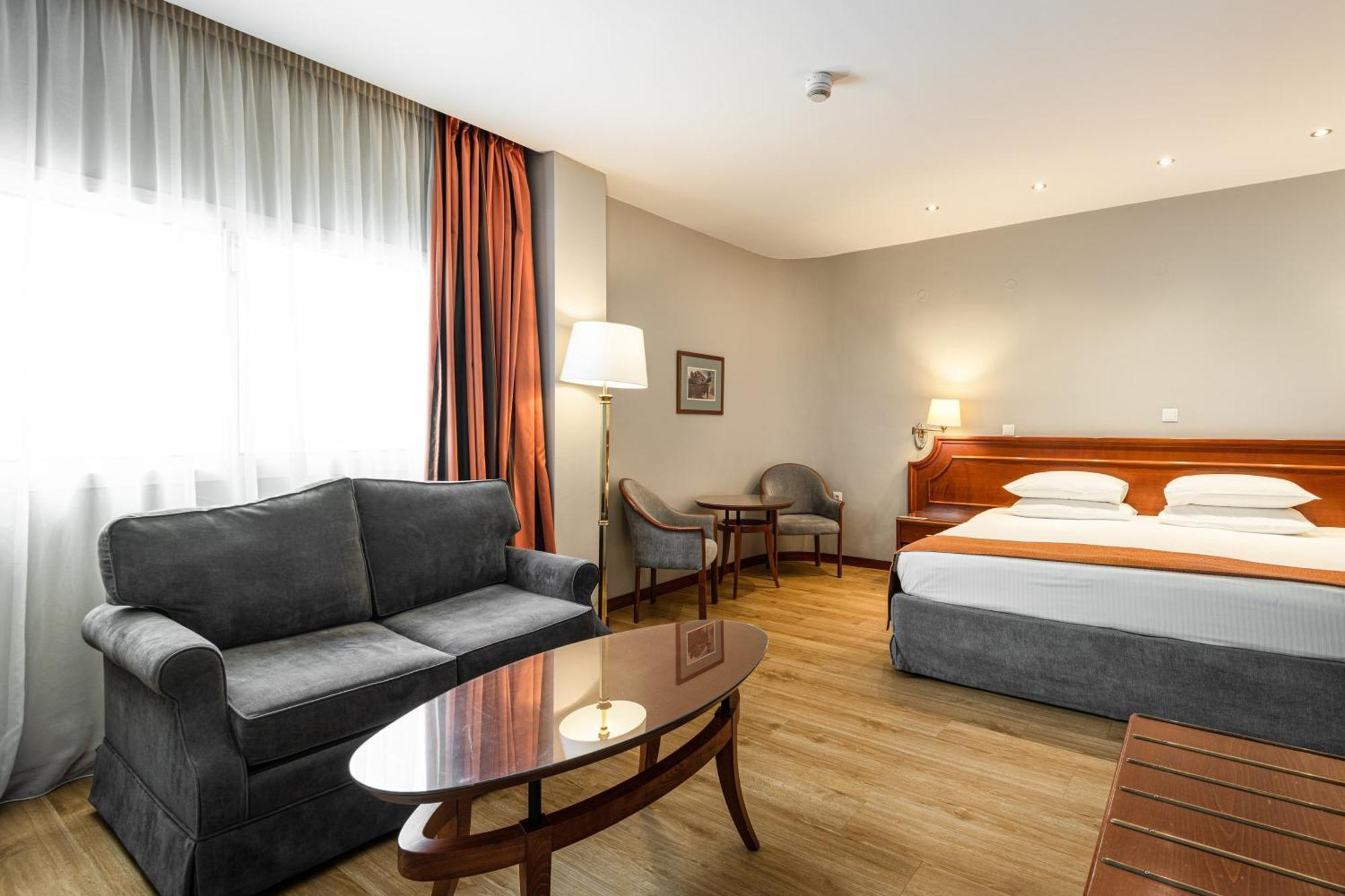 Holiday By Ihg