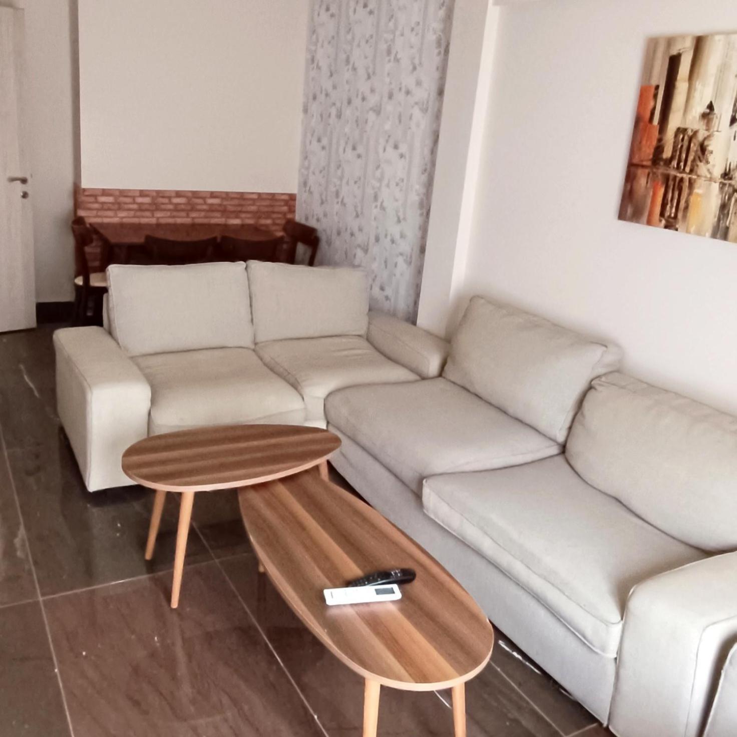 Beautiful 2 Center Apartment *
