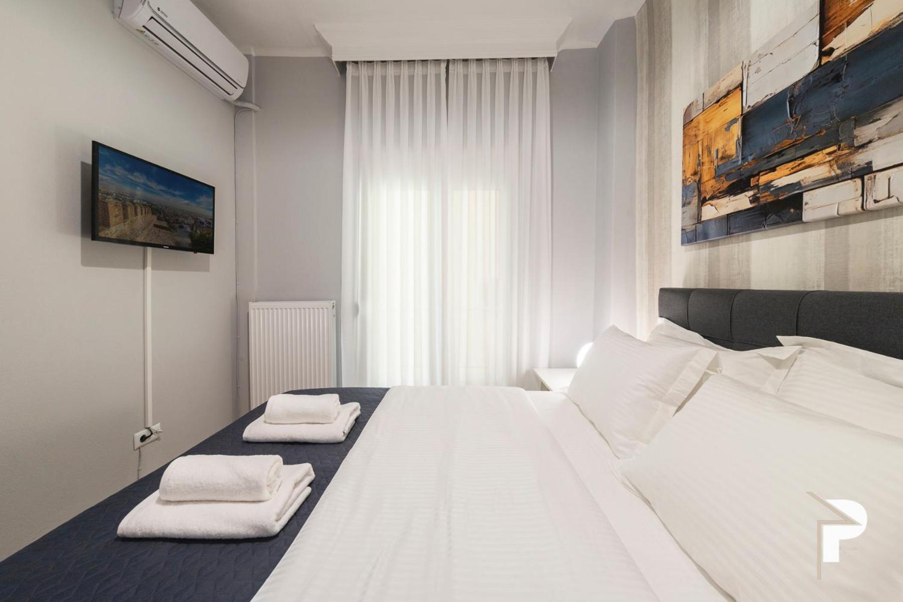 P Deluxe 4 *