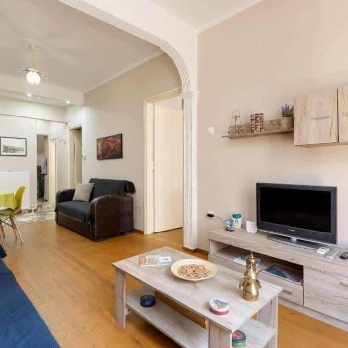Private Pristine Balcony Home- Heart Of The Center Thessaloníki