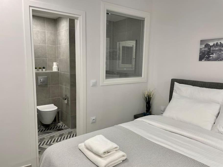 The Grεεn Apartment *