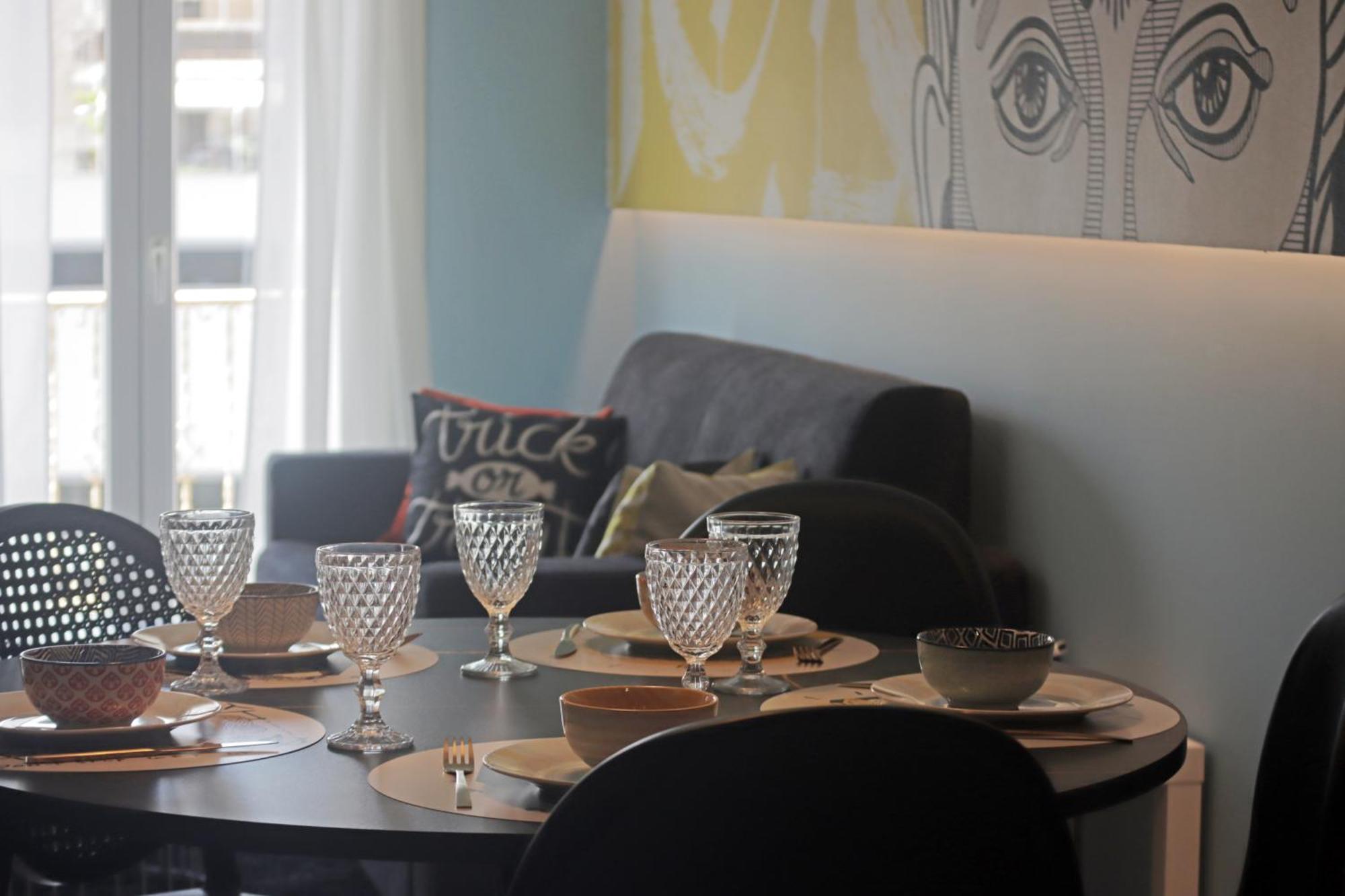 The Muse Flat In Just A Few Steps Away From Museums And Helexpo *