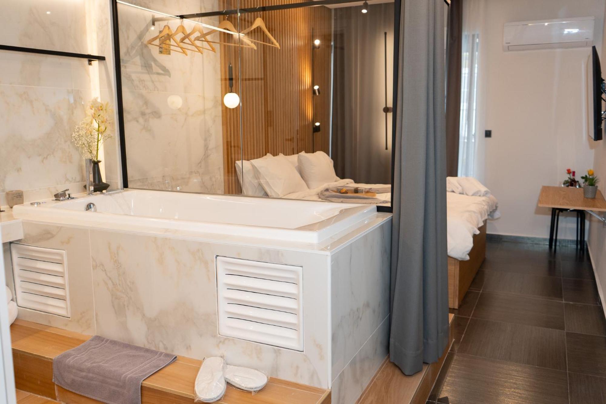 Apartment Luxury With Jacuzzi By Sea&thecity