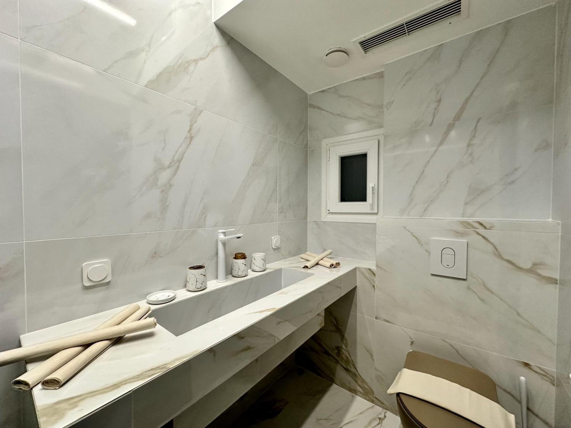 Four Seasons - The Crown Apartment Thessaloniki