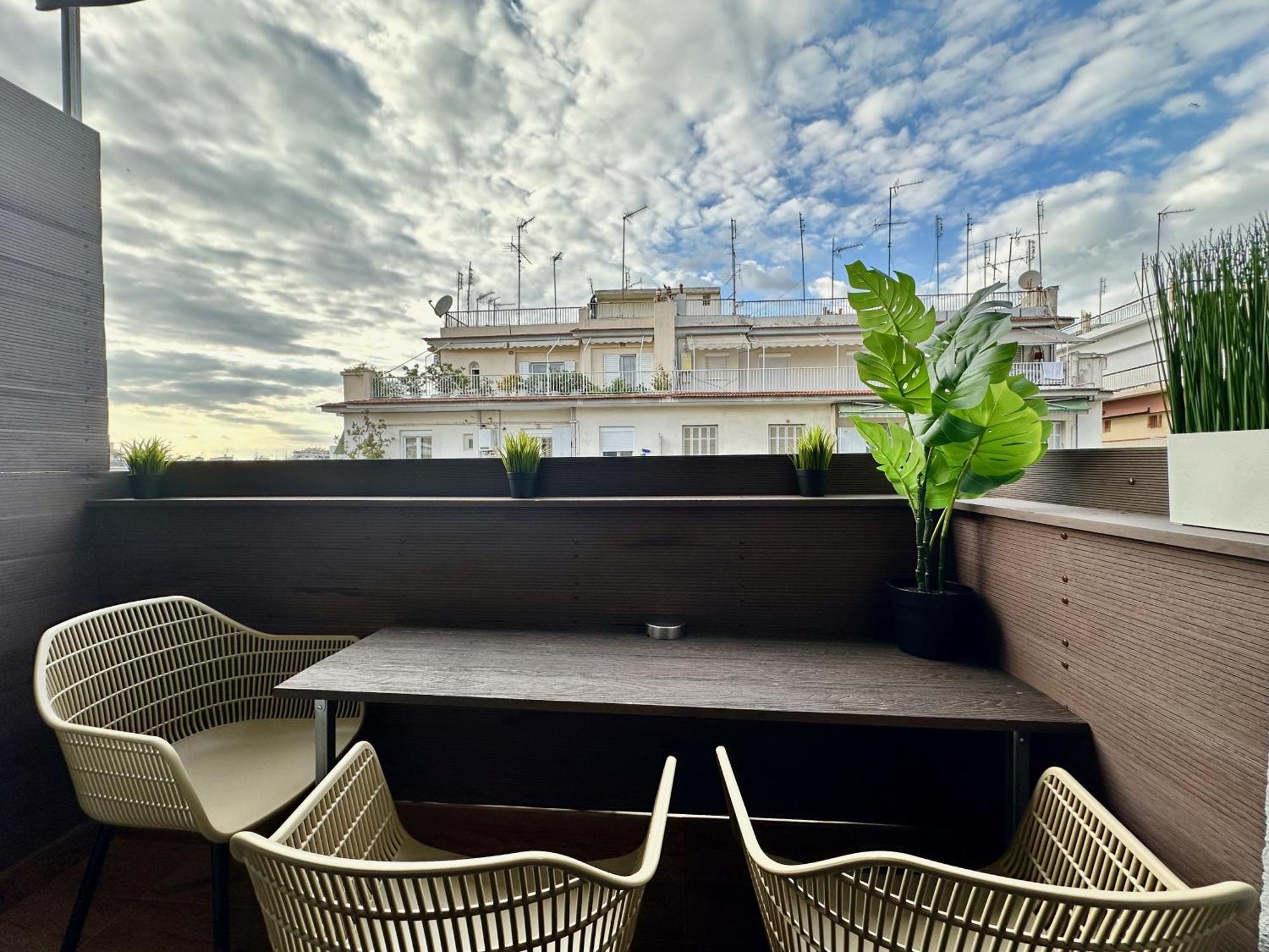 Four Seasons - The Crown * Thessaloniki