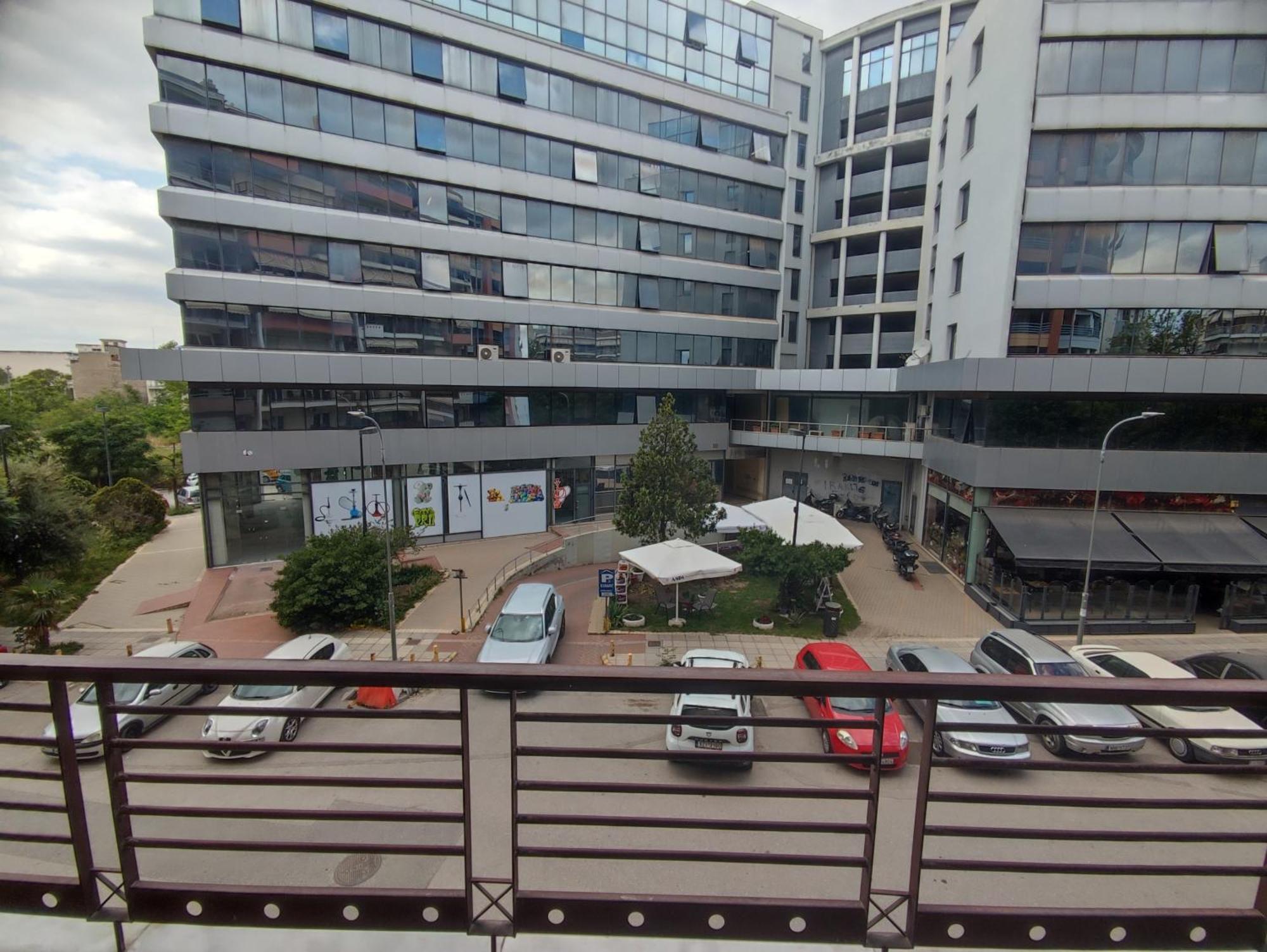 Cozy Apt! Friends & Family - Private Paid Parking *