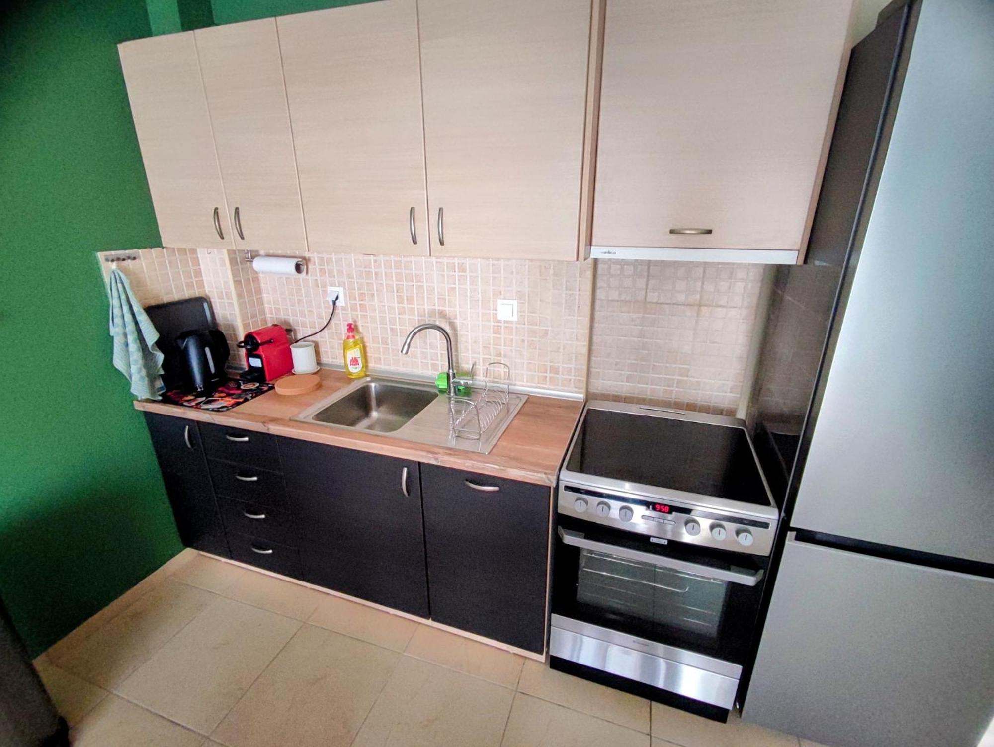 Cozy Apt! Friends & Family - Private Paid Parking