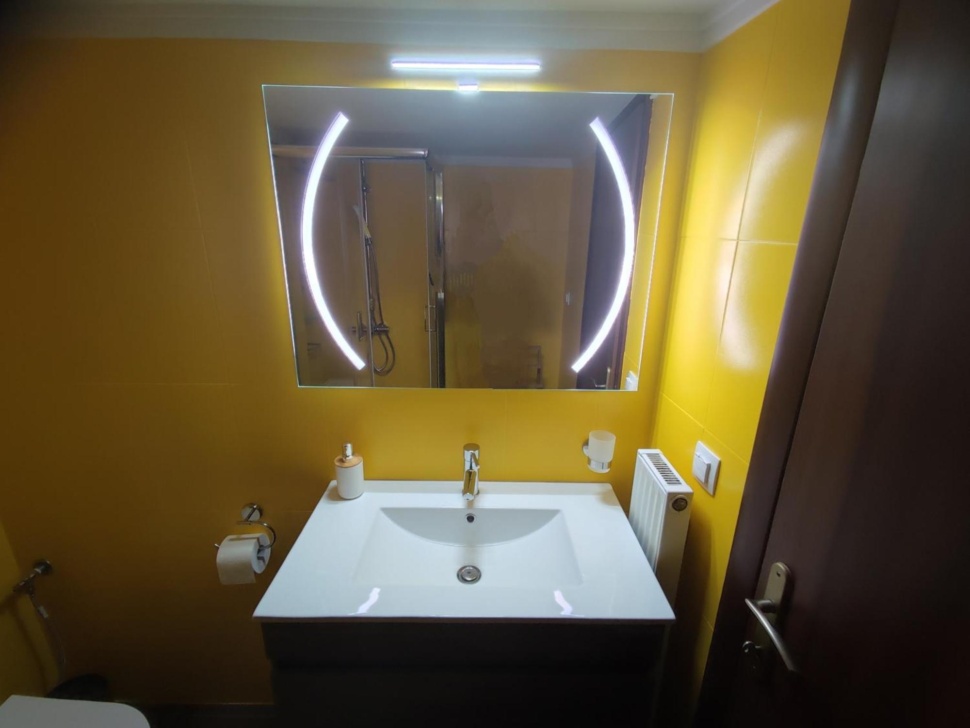 Daire Cozy Apt! Friends & Family - Private Paid Parking