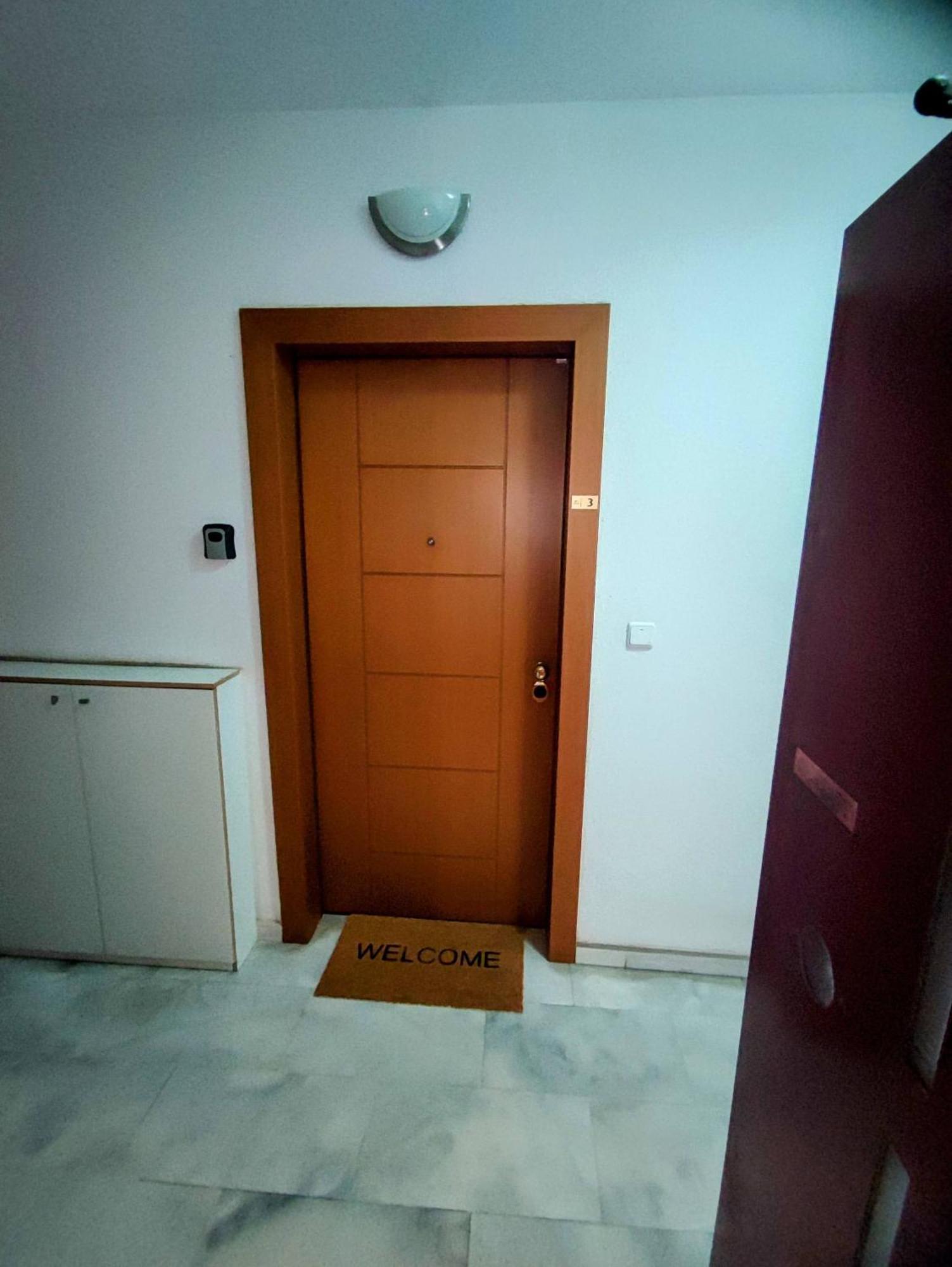 Cozy Apt! Friends & Family - Private Paid Parking * Selanik