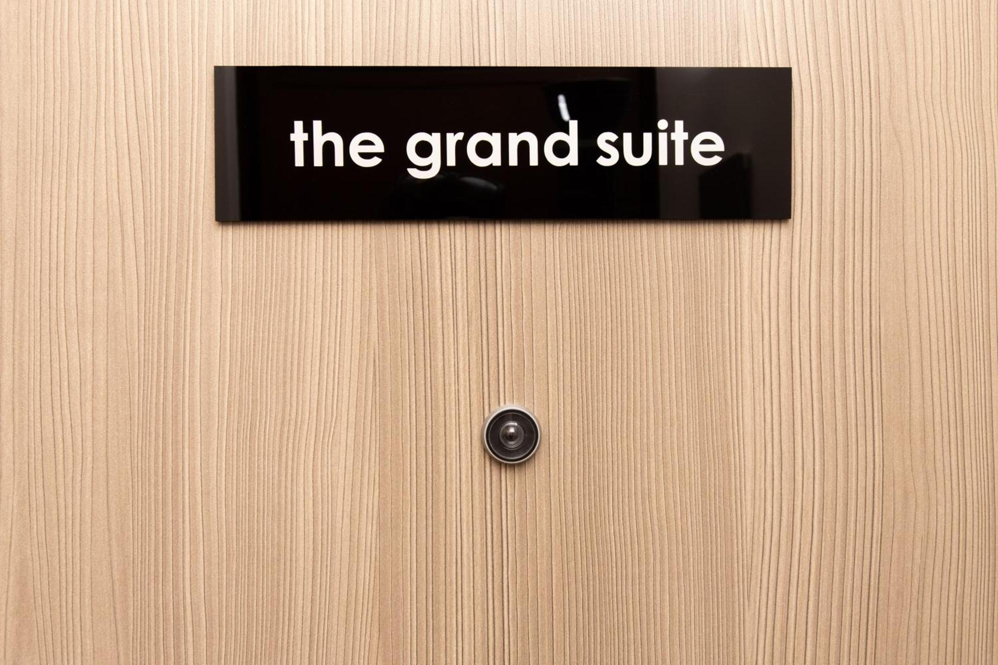 Downtown Luxury Boutique - The Grand *