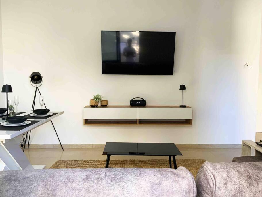 2 Bedroom Family With Free Parking Apartment