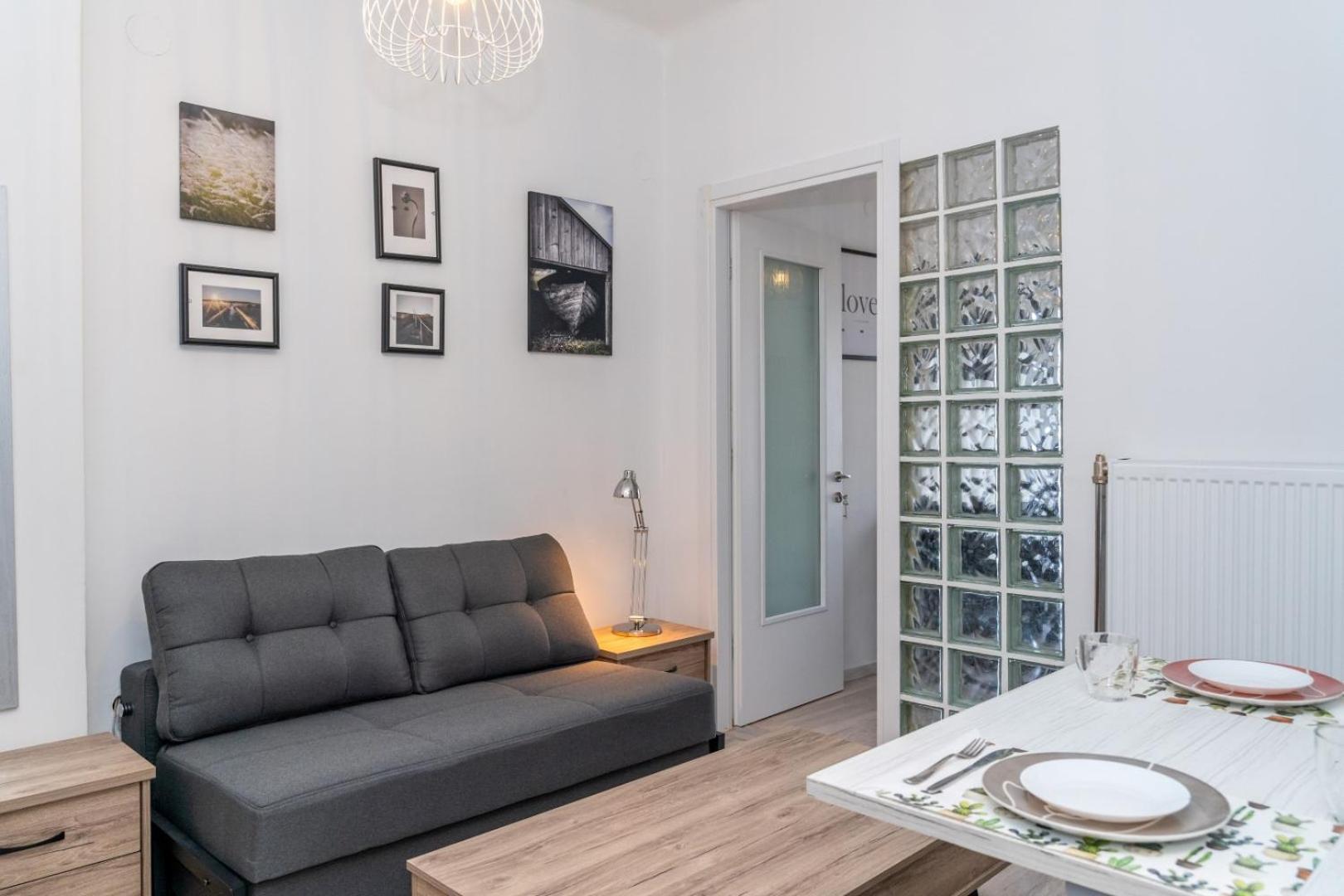 Apartment Kosmos Service Near Turkish Consulat And Saint Dimitrious Church With Additional Cost Parking