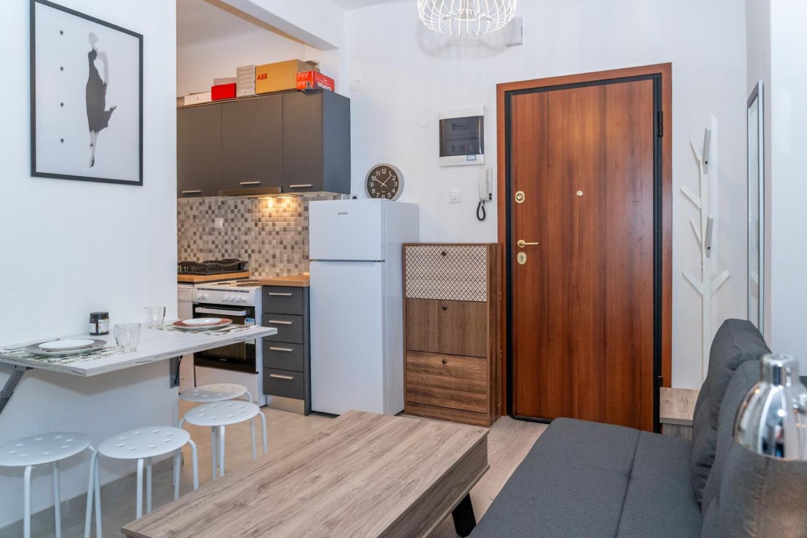 Apartment Kosmos Service Near Turkish Consulat And Saint Dimitrious Church With Additional Cost Parking *