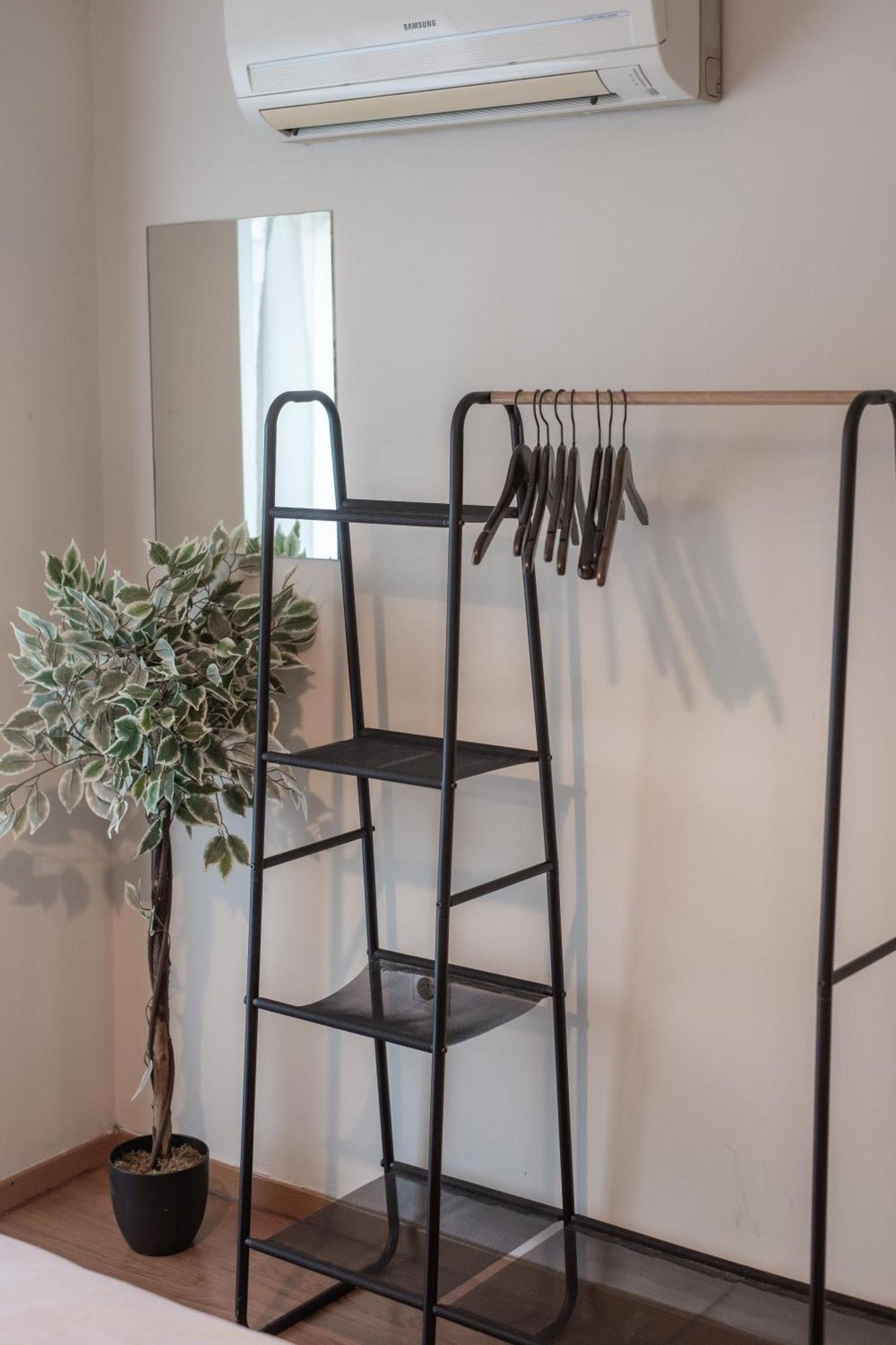 Houseloft Cosmopolitan Comfort Apartment