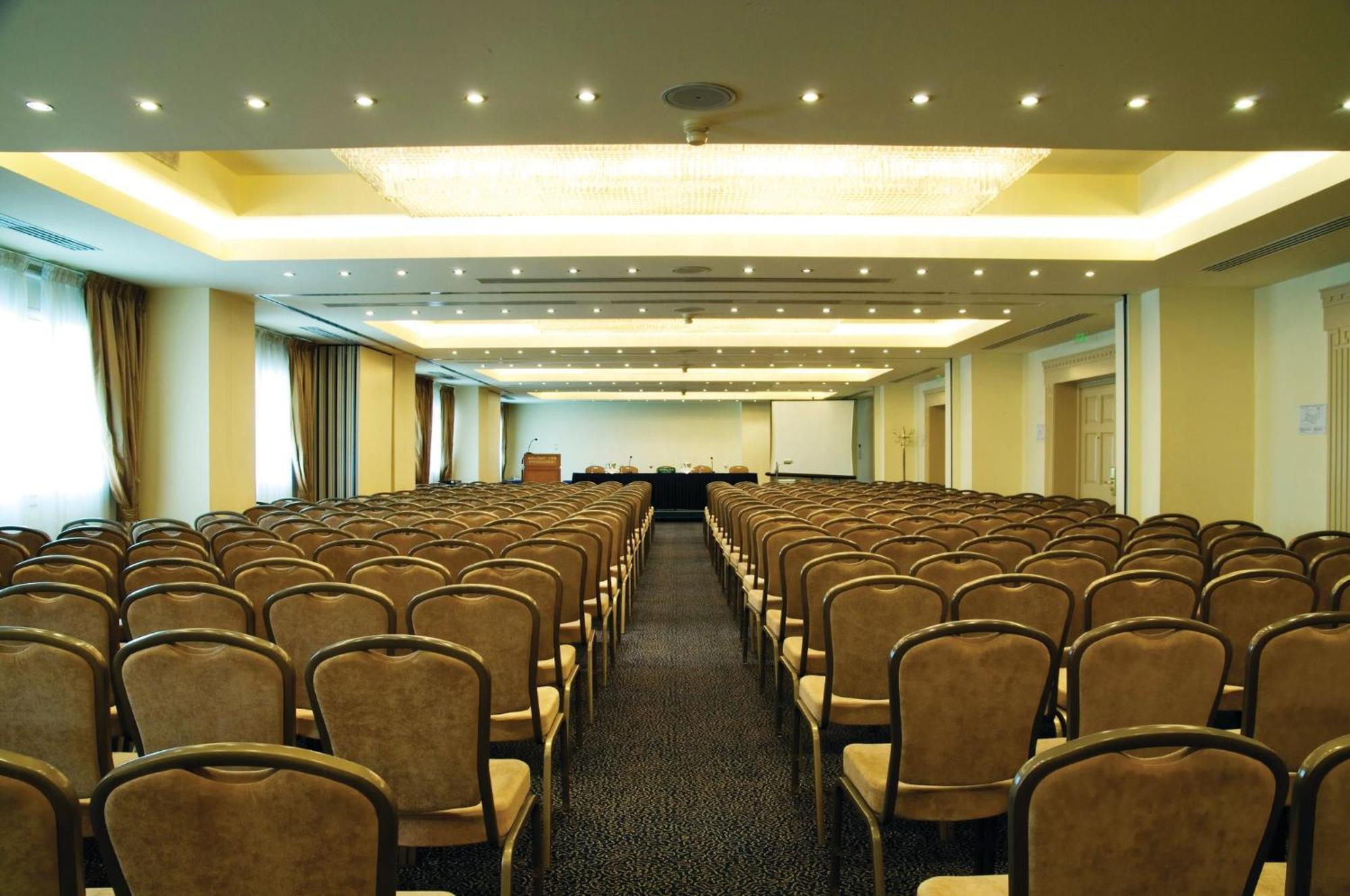 Holiday By Ihg Hotel 5*