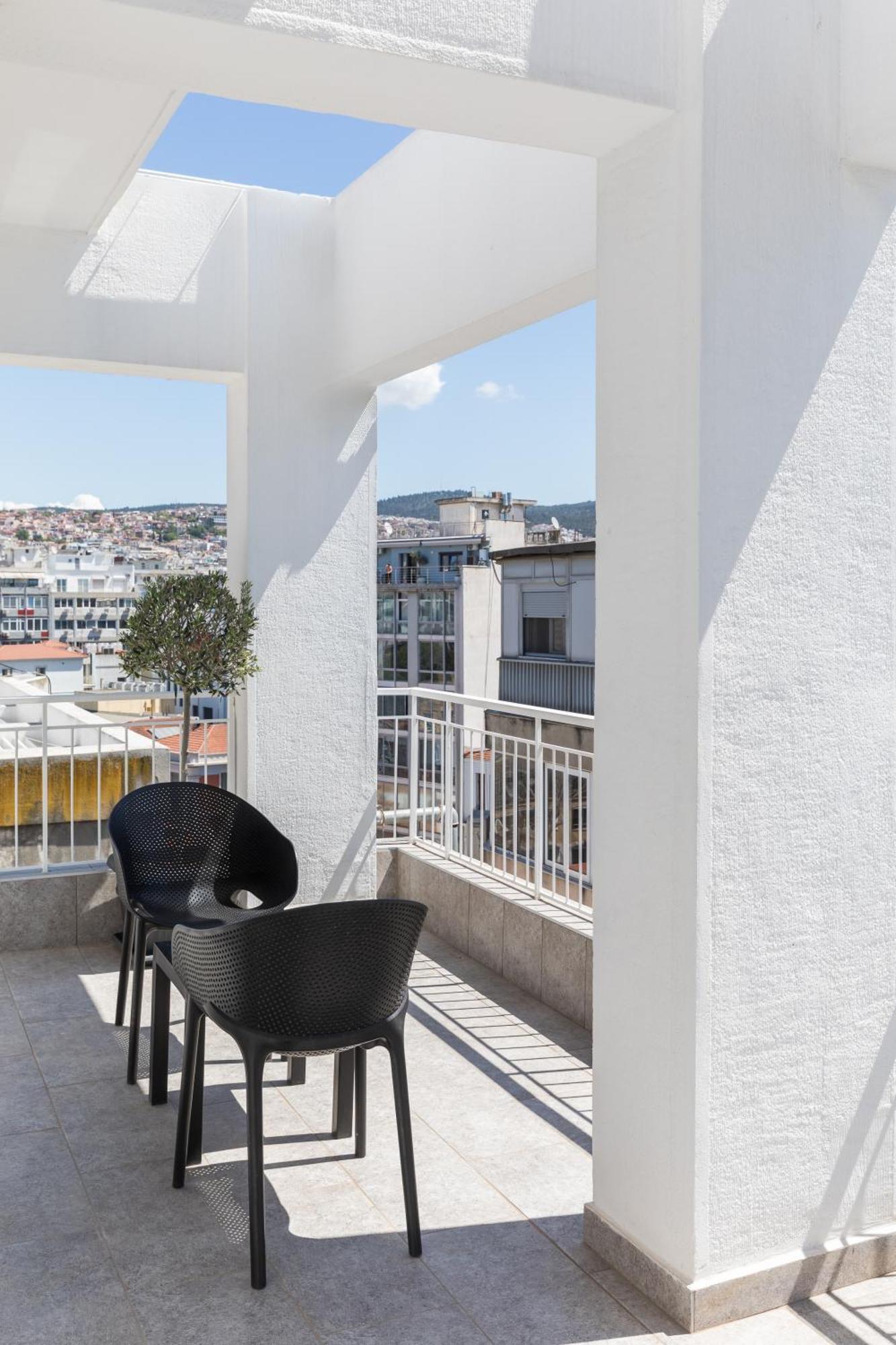 Oddity Seafront Penthouse Apartment *