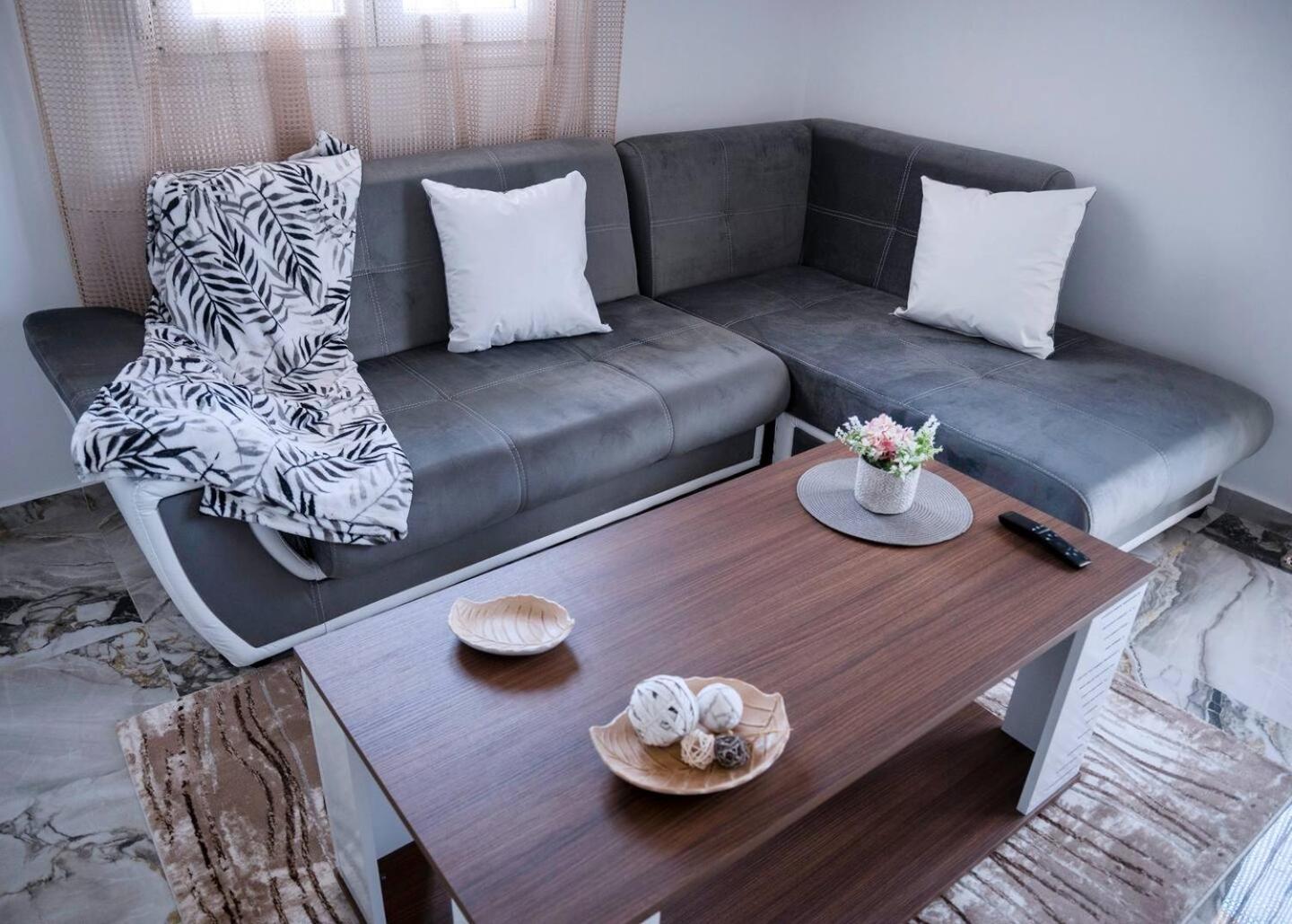 Luxe Suite, Chrysa's Private Getaway Apartment *