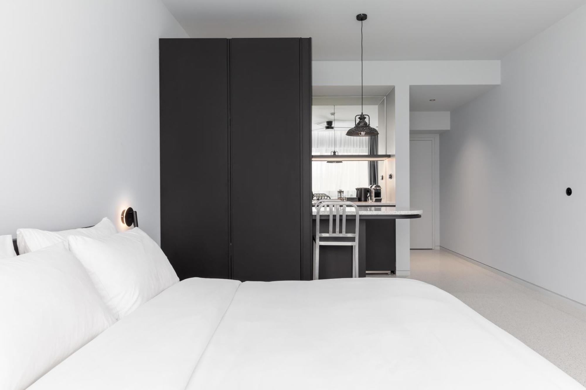 Nero Luxury By Zennova Daire