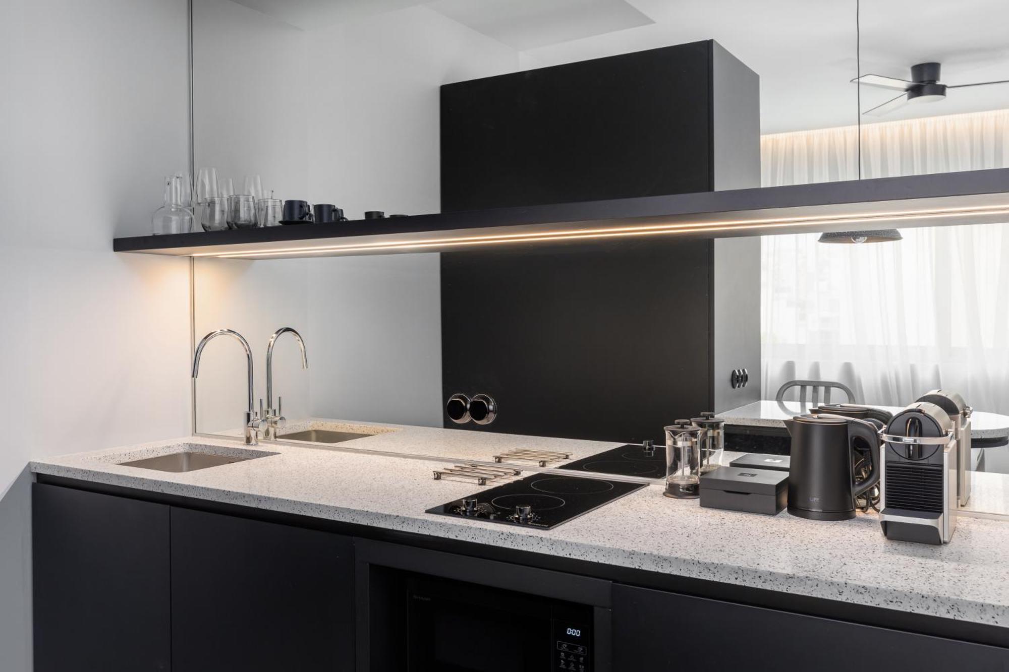 Nero Luxury By Zennova *
