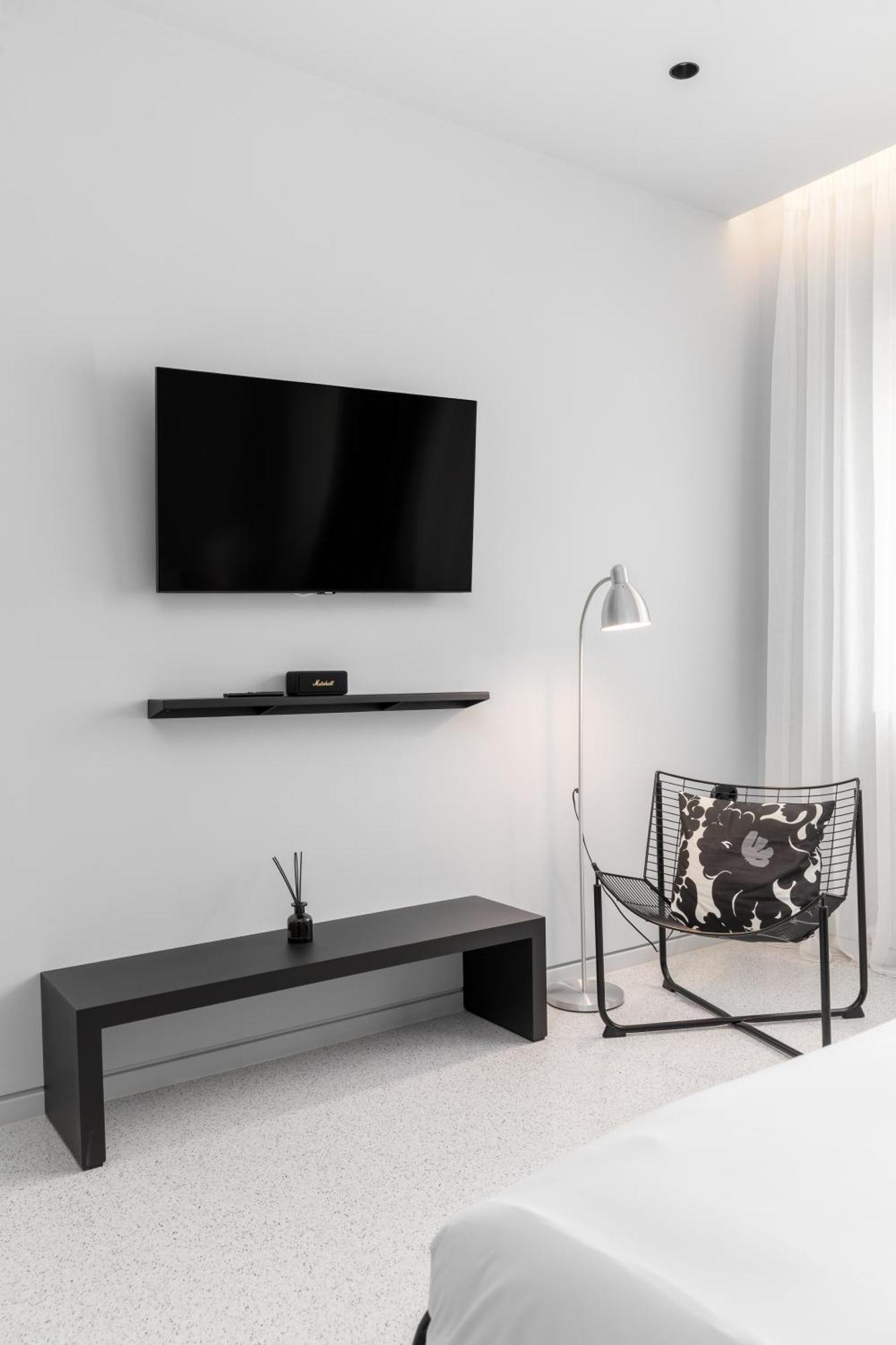 Nero Luxury By Zennova *