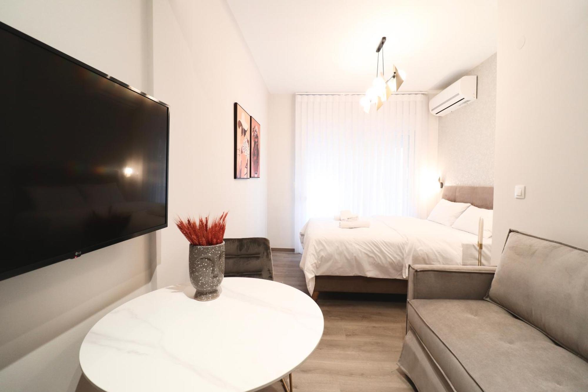 F & B Collection - Central Gems Apartment *