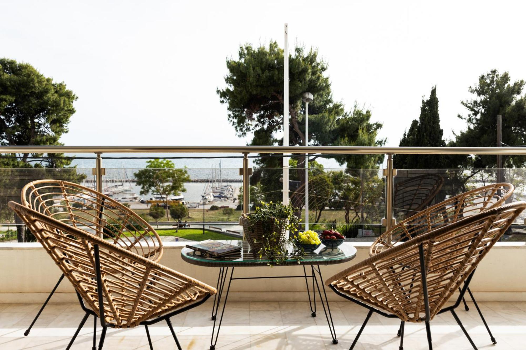 Champagne Sea View By Binobi!