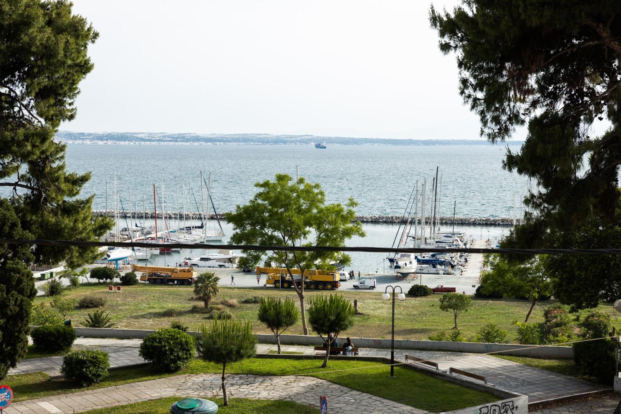 Champagne Sea View By Binobi!