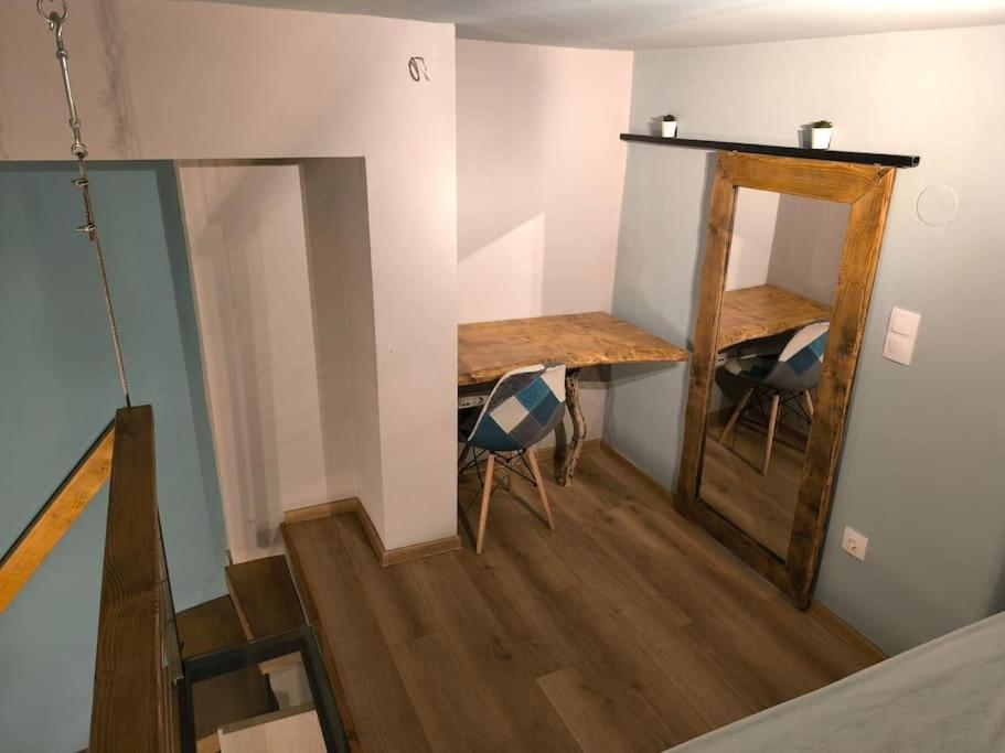 Floating, Cosy 8' Walk From The Seaside Apartment *