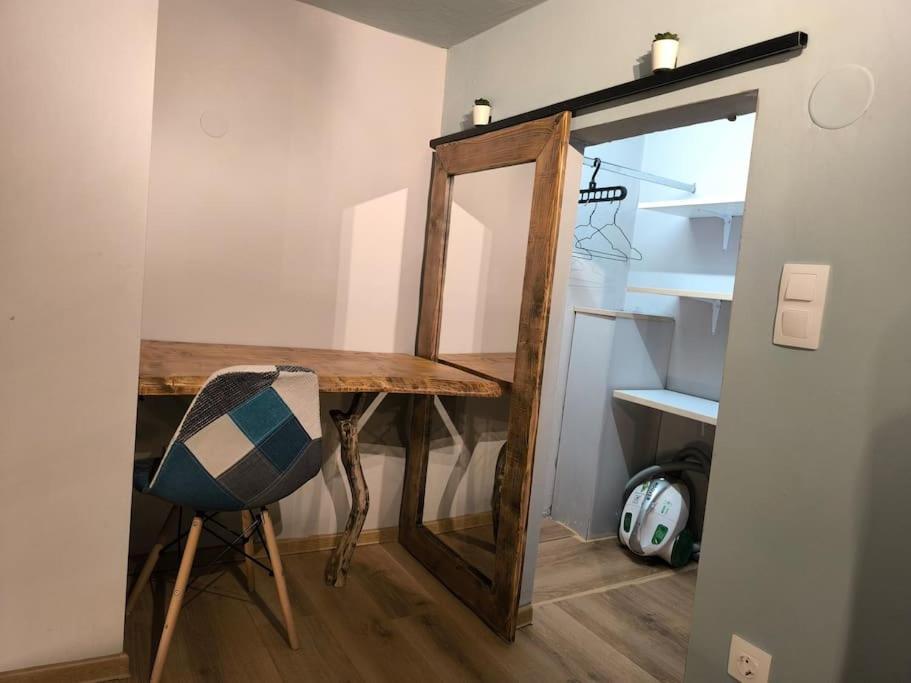 Floating, Cosy 8' Walk From The Seaside *