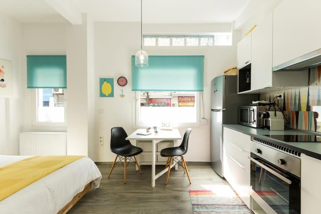 Modern Urban Studio, Skg Centre Apartment *