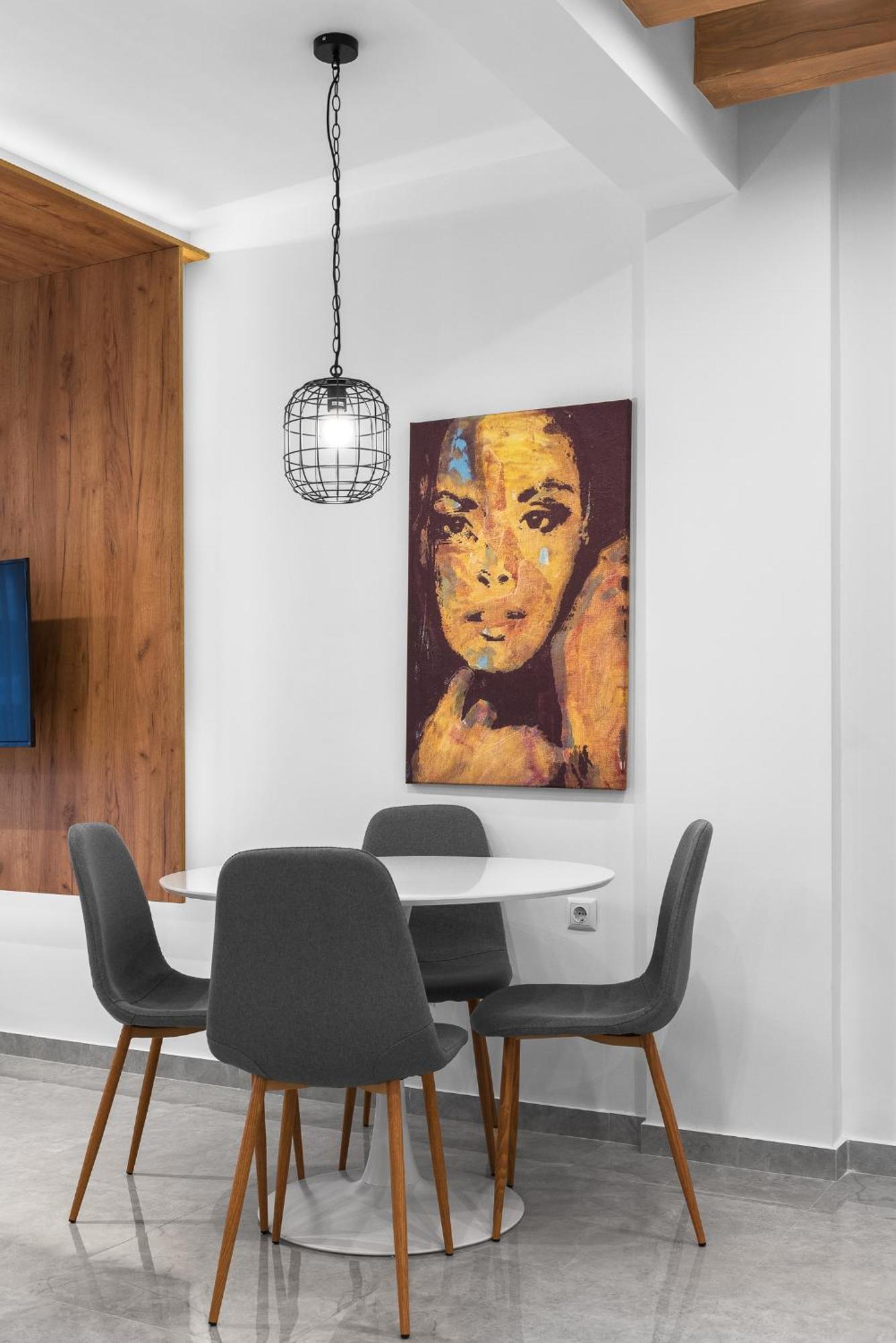 Apartment Wood N White, Nilie Hospitality Mgmt