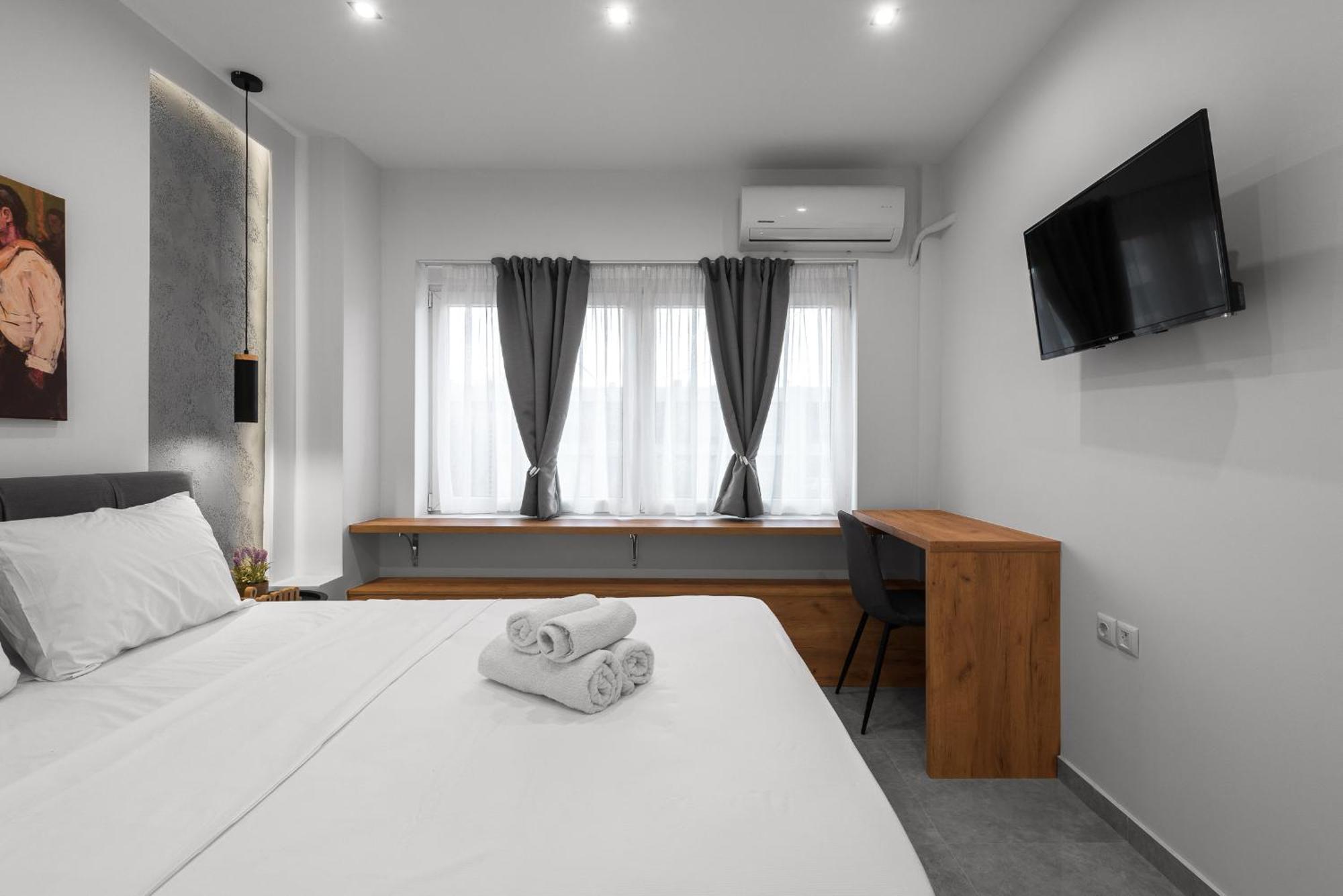 Wood N White, Nilie Hospitality Mgmt Thessaloniki