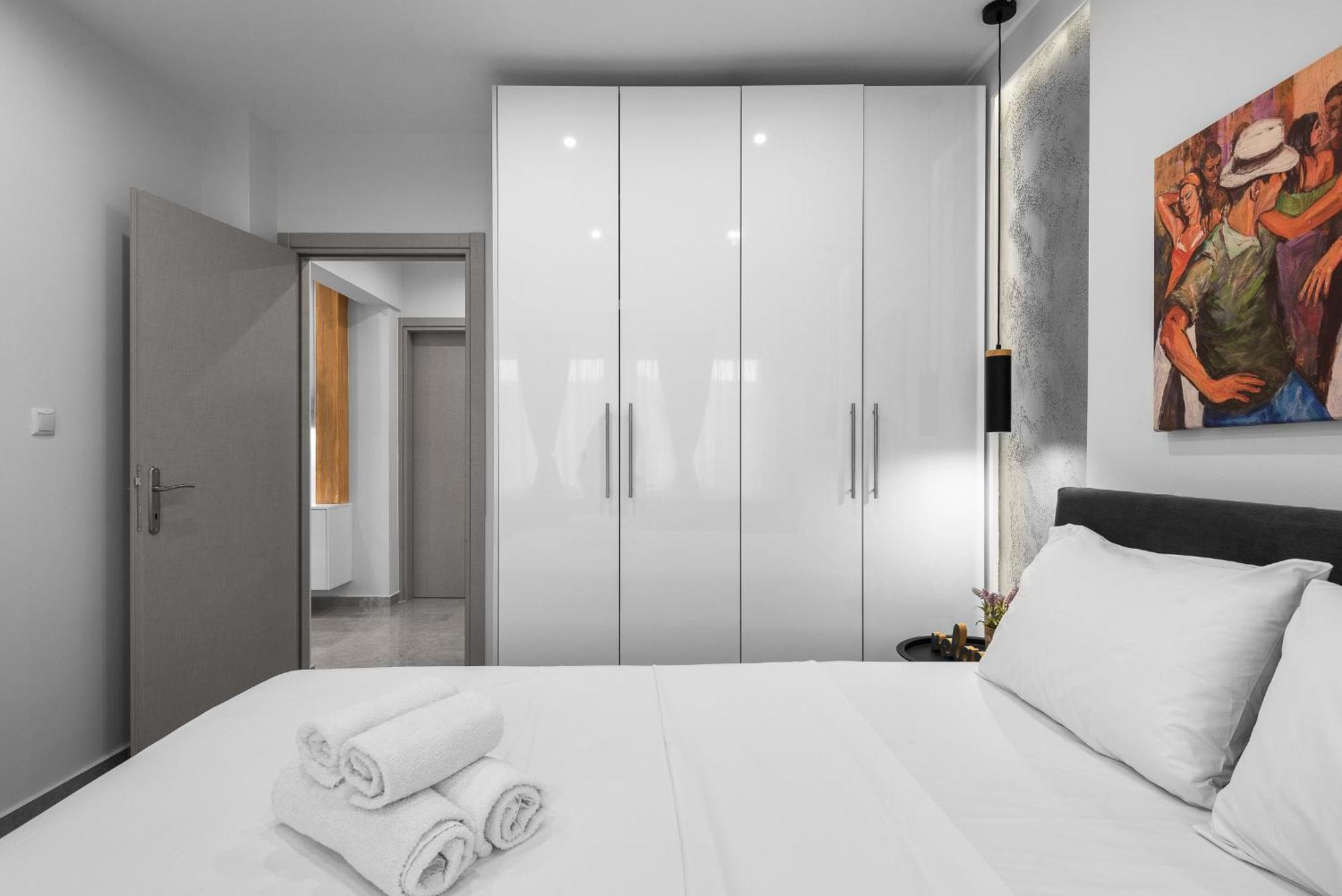 Apartment Wood N White, Nilie Hospitality Mgmt *