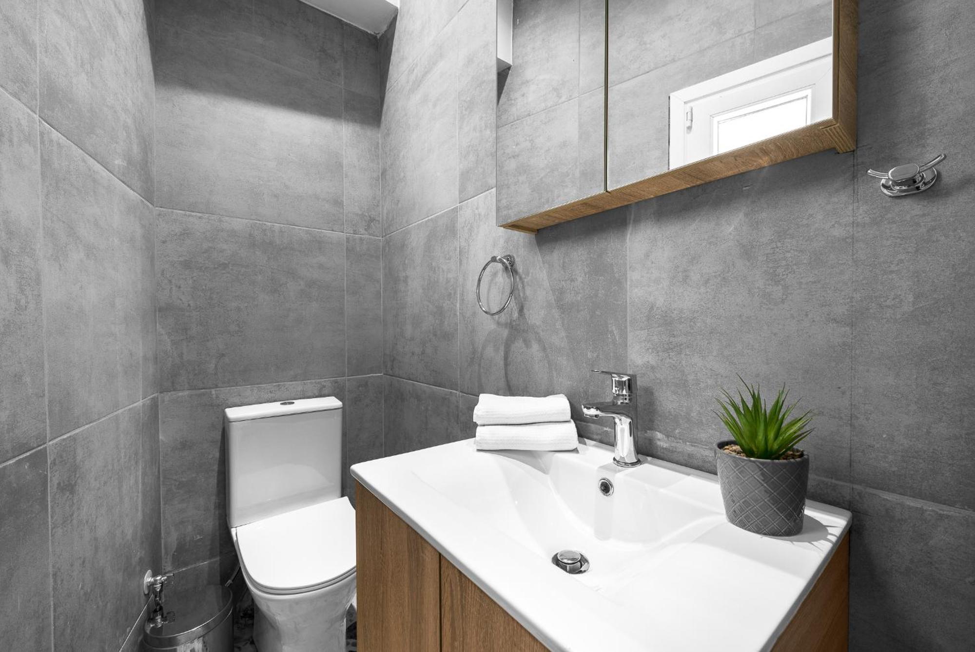 Upper Floor, The Luxury Apartment *