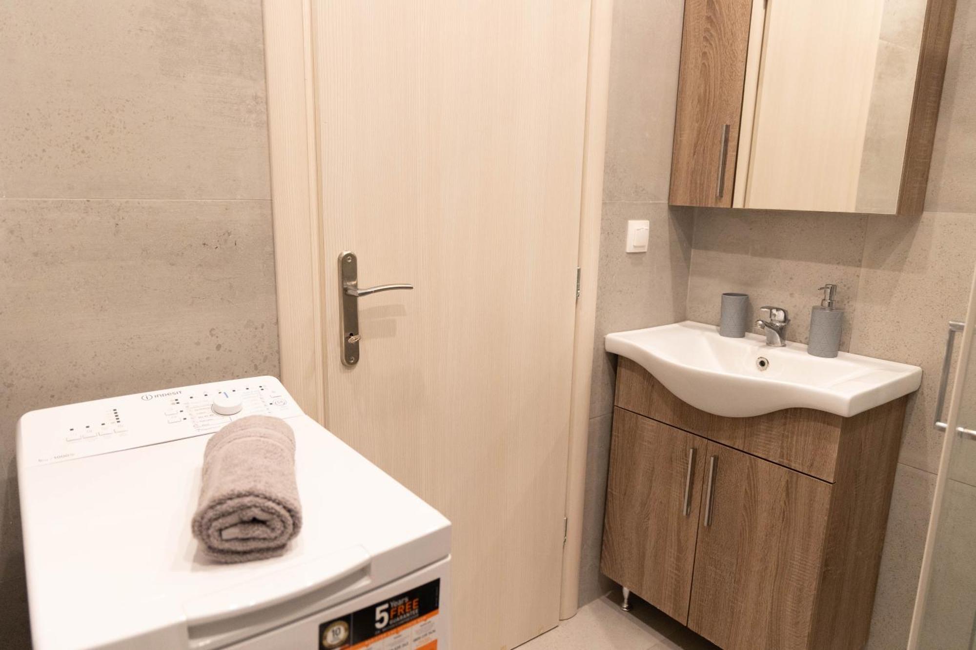Skg Subway Apartment *