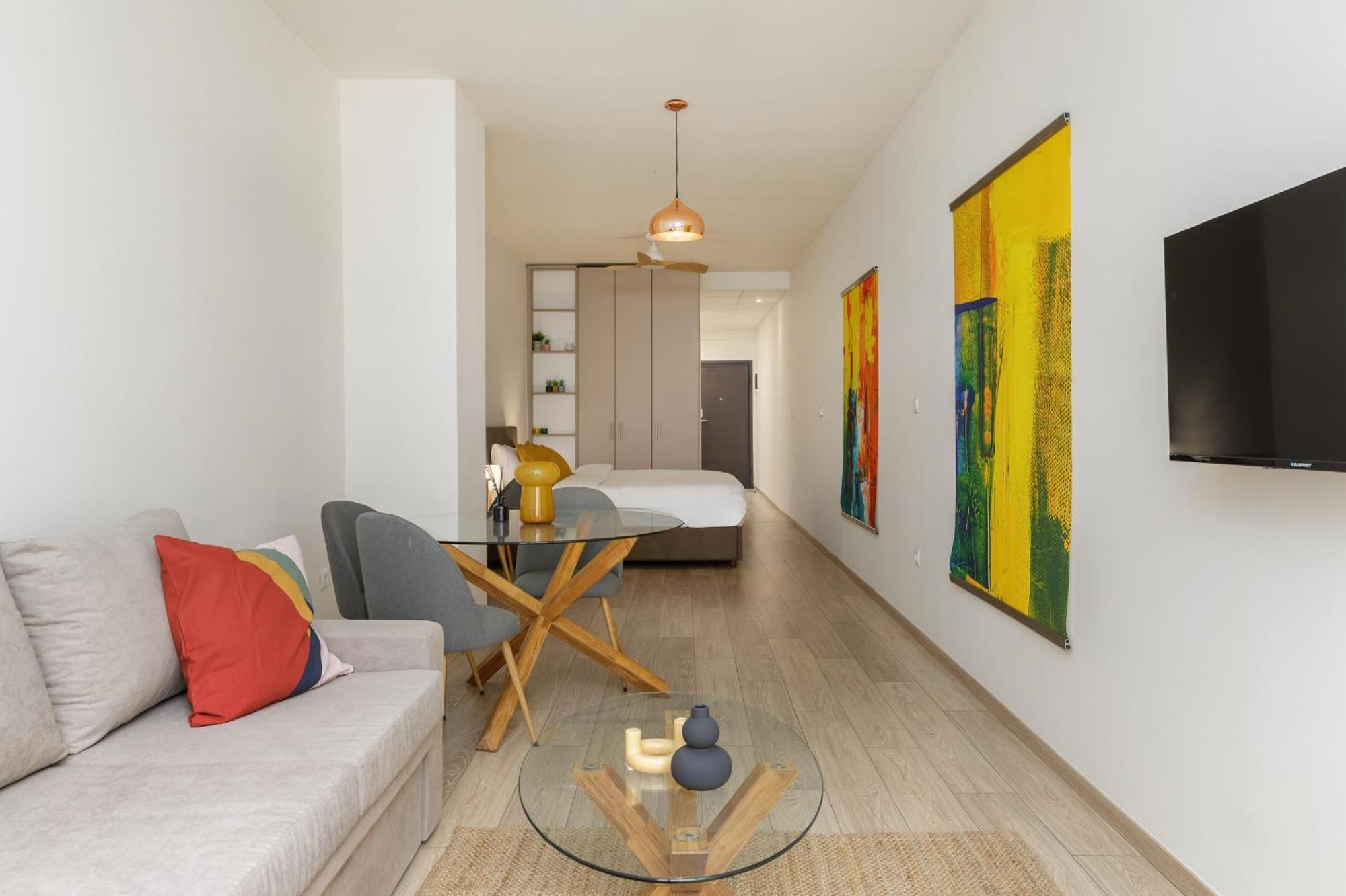 Vivienne By Halu!, In The Center Apartment
