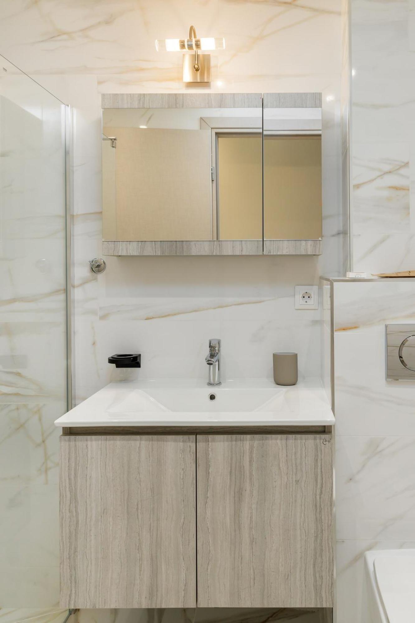 Vivienne By Halu!, In The Center Thessaloniki
