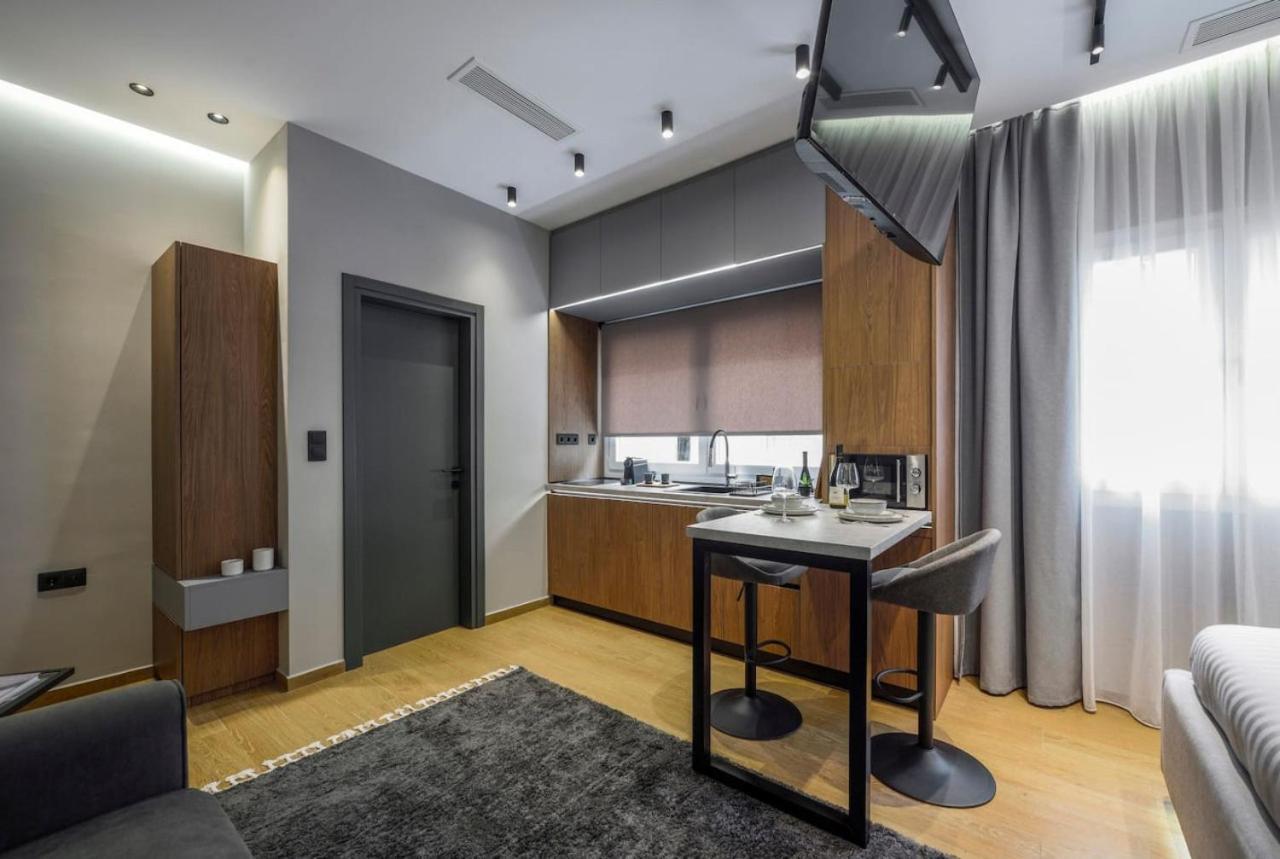 Aristotelian Virtues - Tharros Appartement *