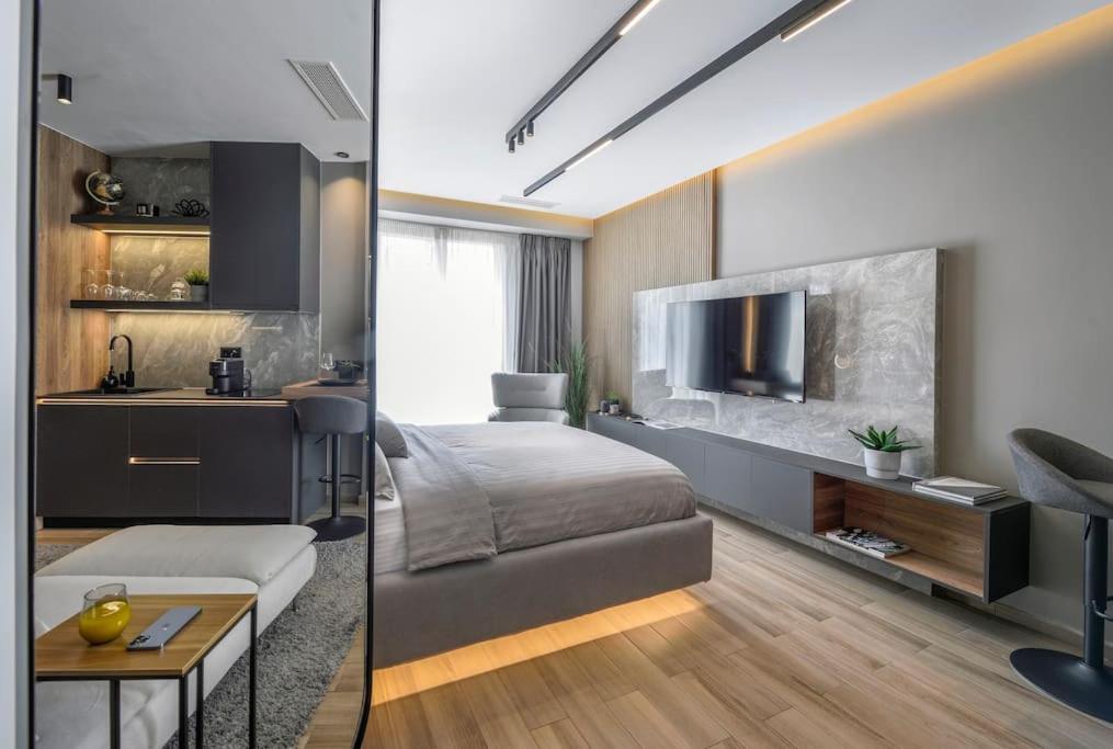 Apartment Aristotelian Virtues - Sophia