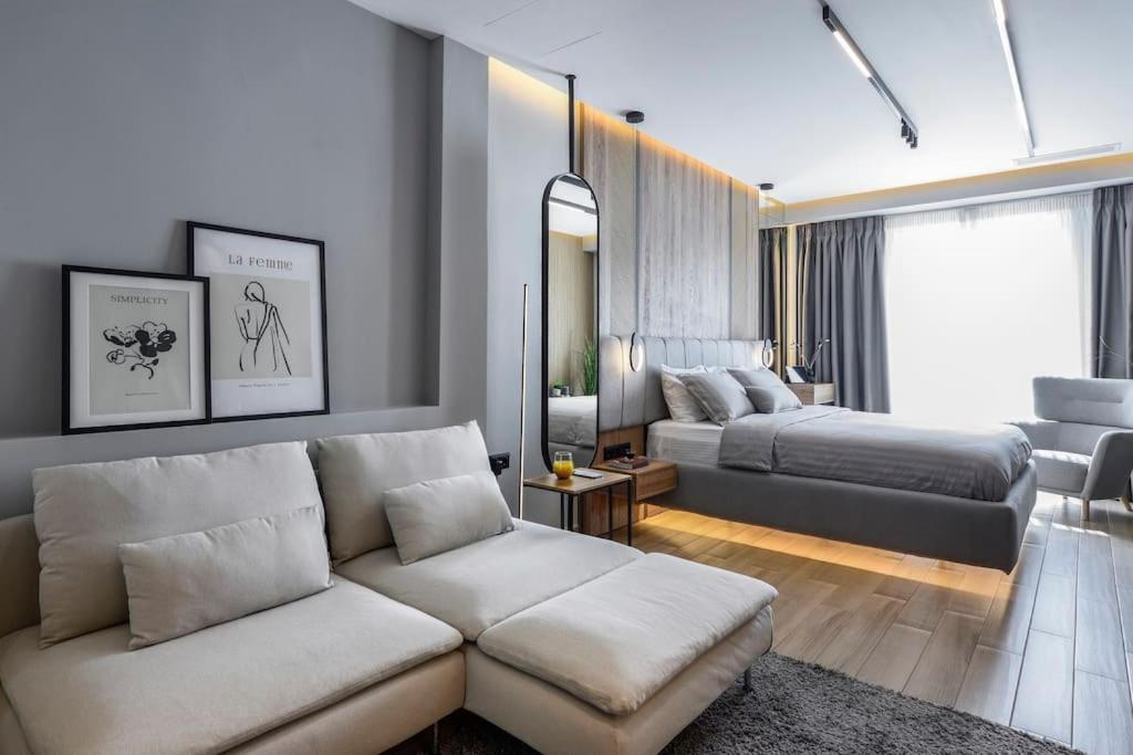Apartment Aristotelian Virtues - Sophia *