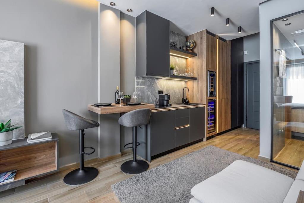 Aristotelian Virtues - Sophia Apartment Thessaloniki
