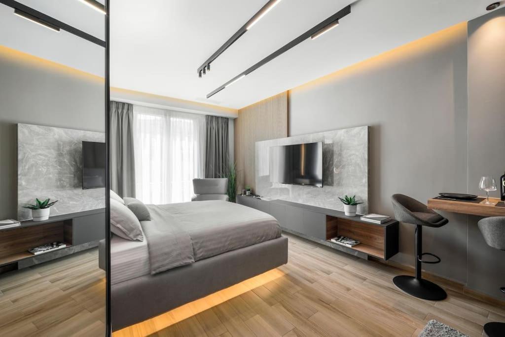 Aristotelian Virtues - Sophia Apartment *