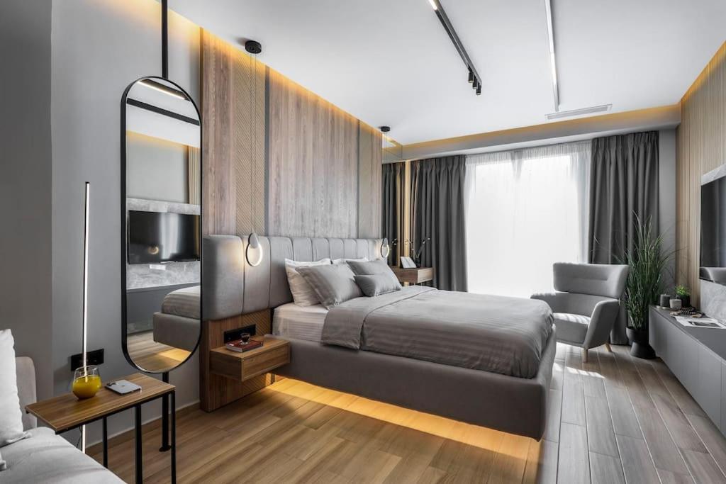 Apartment Aristotelian Virtues - Sophia
