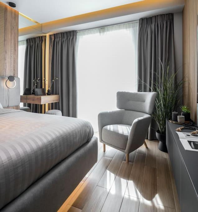 Aristotelian Virtues - Sophia Apartment *
