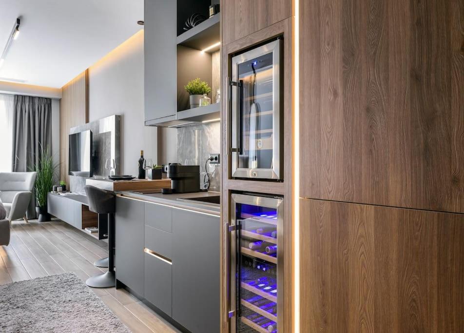 Aristotelian Virtues - Sophia Apartment Thessaloniki