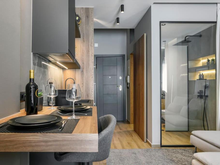 Aristotelian Virtues - Sophia Apartment *