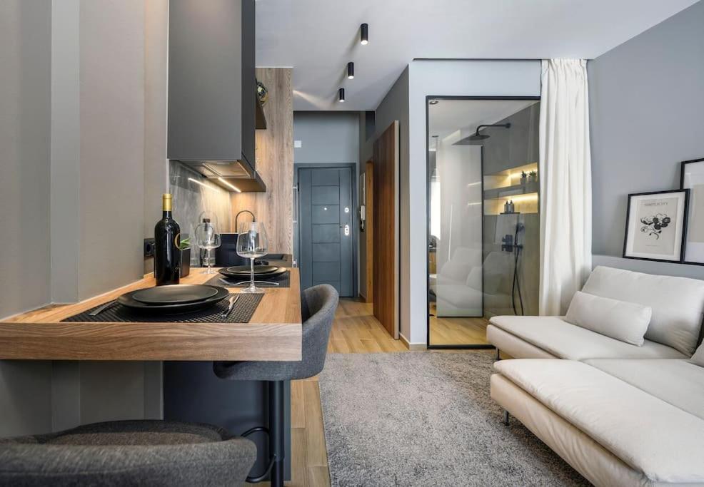 Aristotelian Virtues - Sophia Apartment Thessaloniki