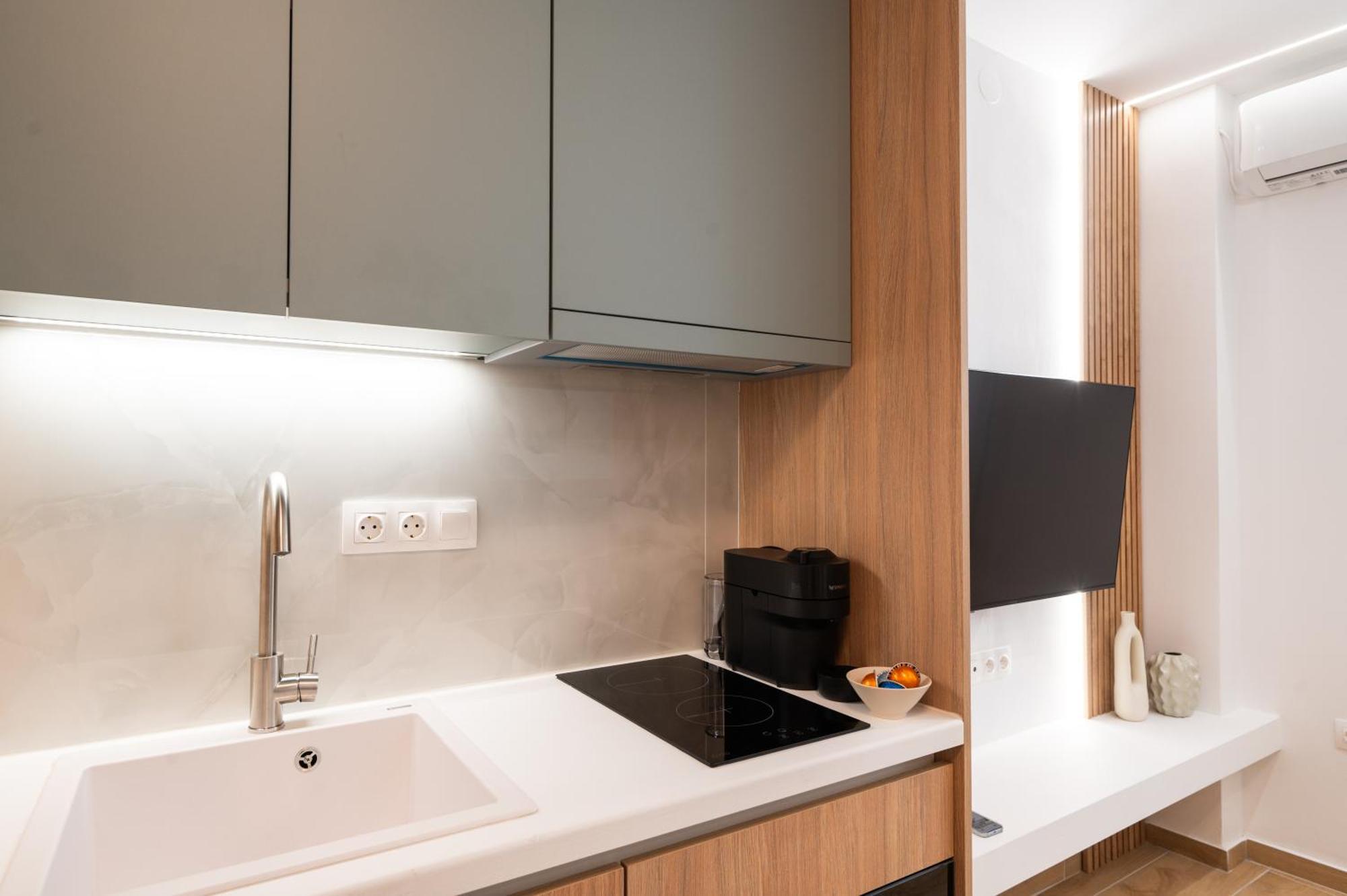 Apartment Honey Oak & Cream Patio By Nest *