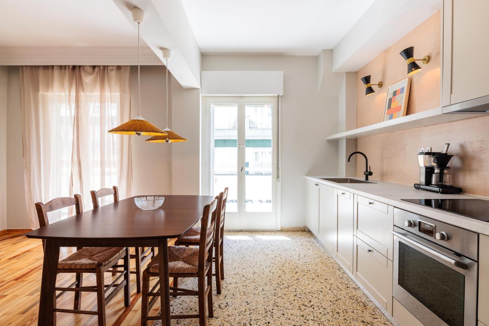 F & B Collection - Flat For 4 *