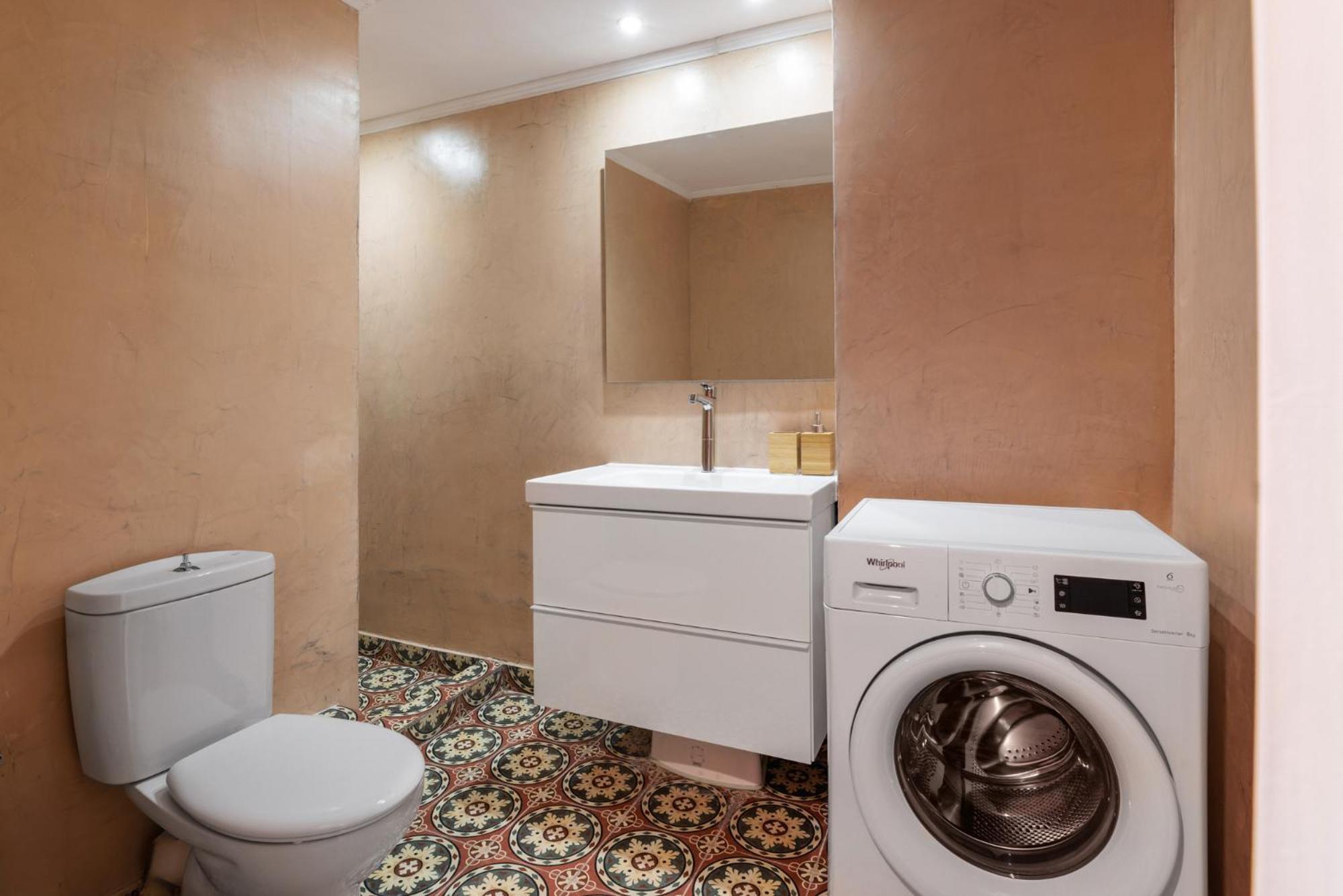 F & B Collection - Flat For 4 Apartment